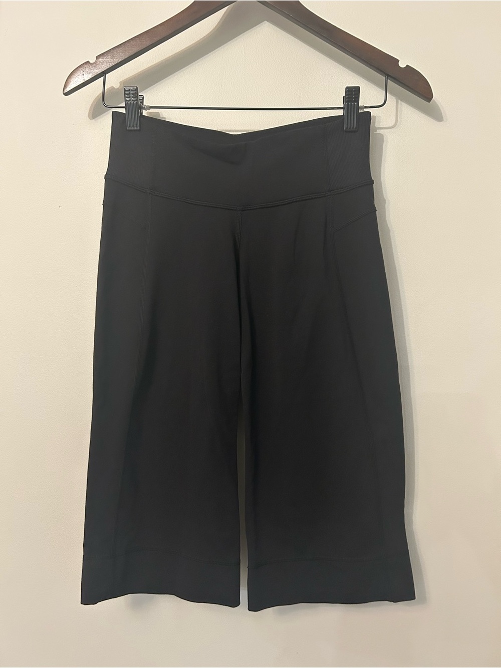 Lululemon Clam Digger II Shorts Luon Size 2